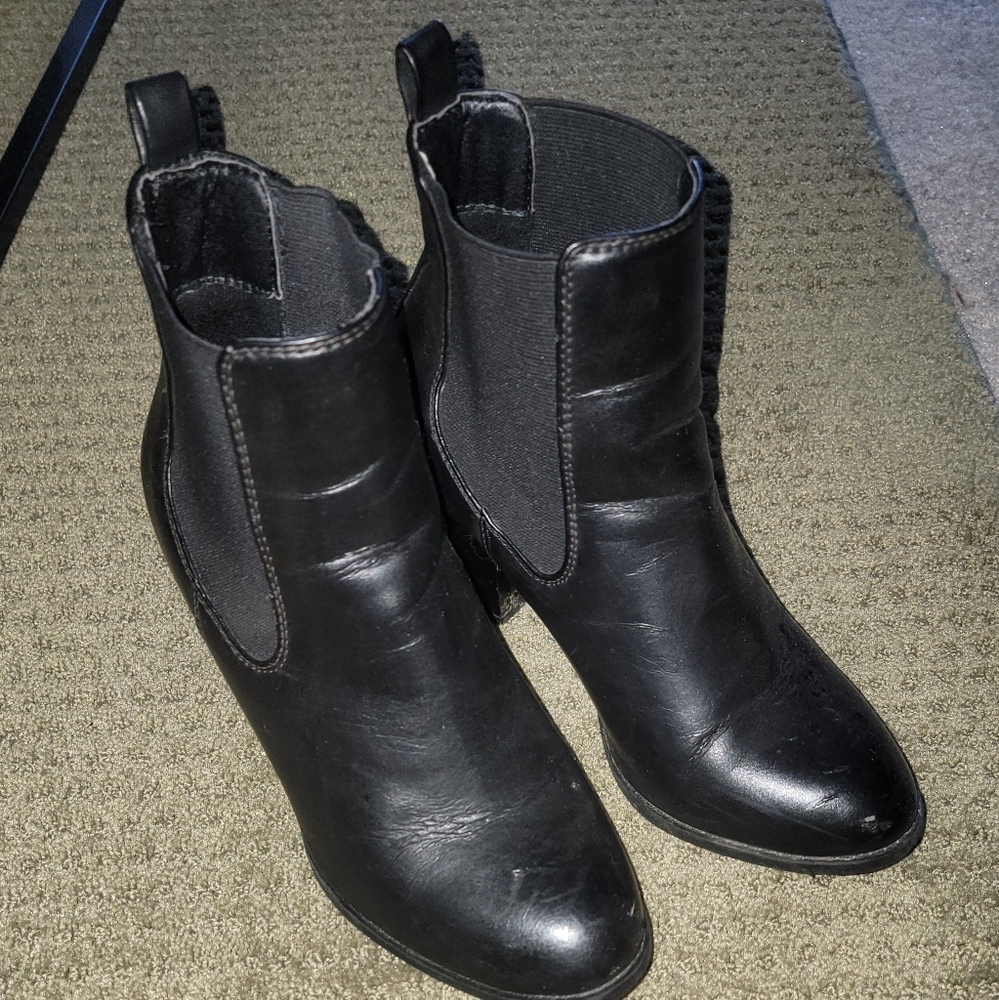 ❤️G.H. Bass black ankle boots